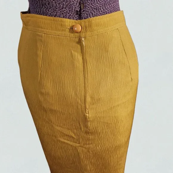 Amazing Vintage 1980's Valentino "Miss V" 2-Piece Floral Silk Skirt Suit - Picture 7 of 16